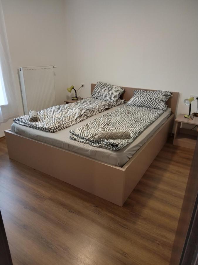 Tiszaliget Apartman Es Szallo 솔노크 외부 사진