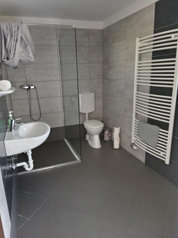 Tiszaliget Apartman Es Szallo 솔노크 외부 사진