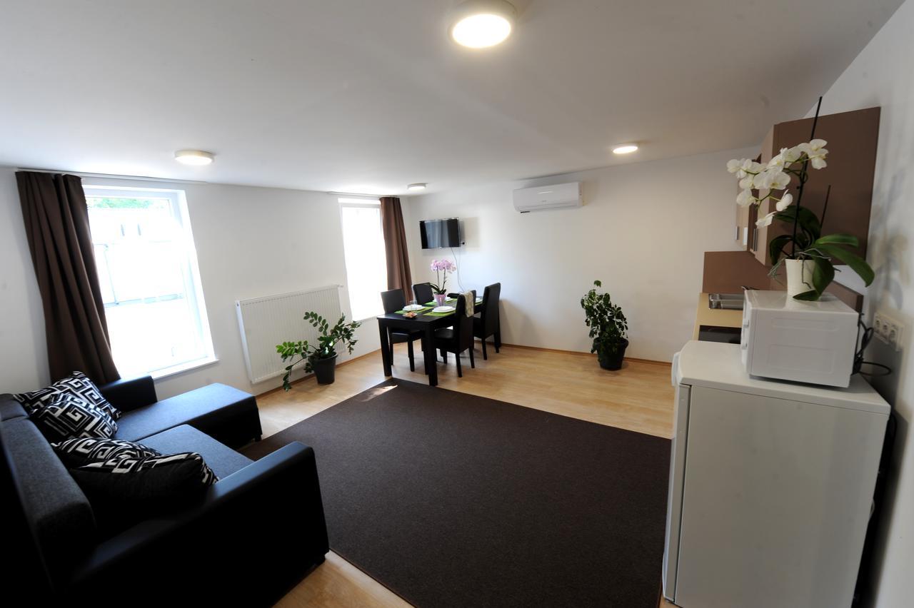 Tiszaliget Apartman Es Szallo 솔노크 외부 사진