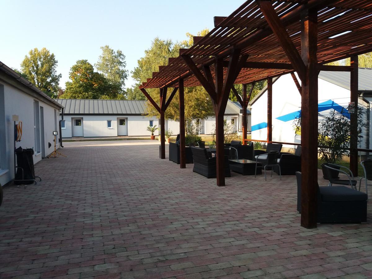 Tiszaliget Apartman Es Szallo 솔노크 외부 사진