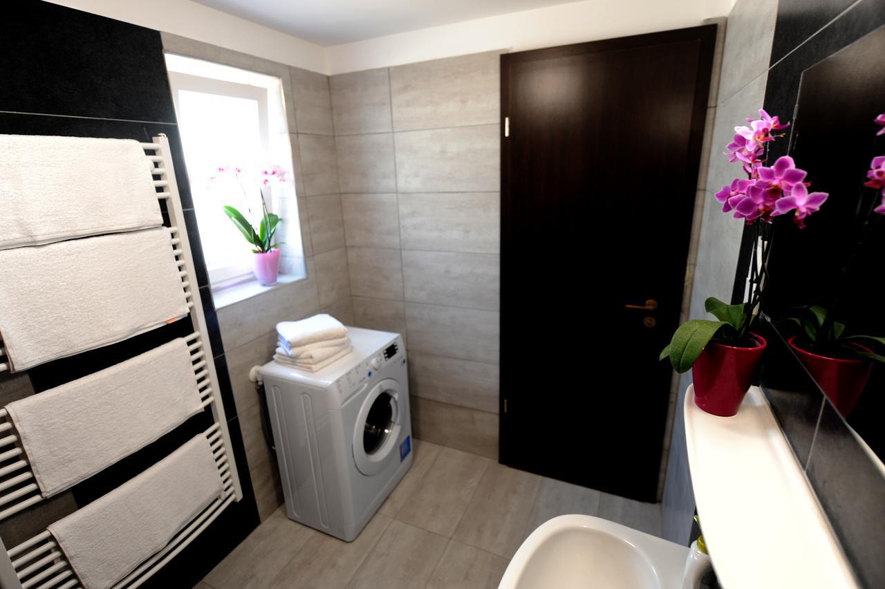 Tiszaliget Apartman Es Szallo 솔노크 외부 사진