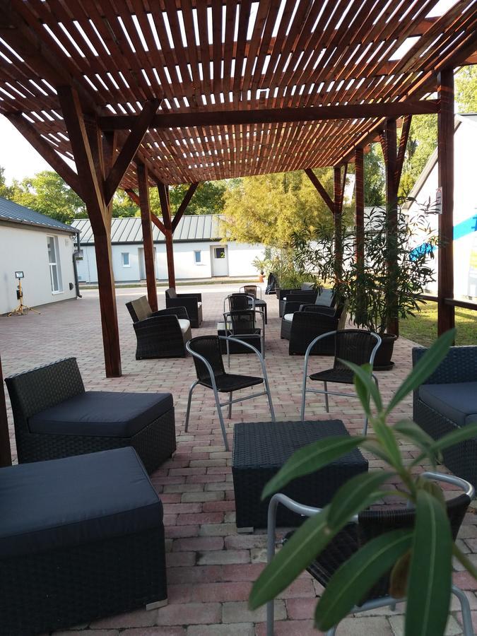 Tiszaliget Apartman Es Szallo 솔노크 외부 사진
